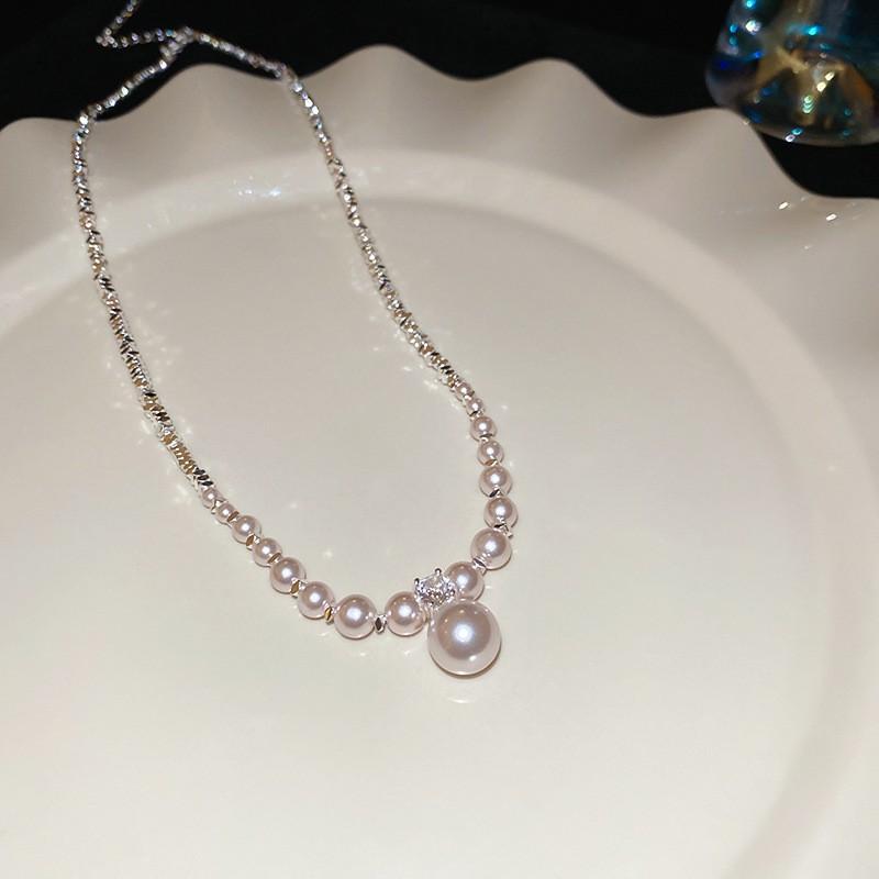 Butterfly Irregular Pearl Necklace Medieval Vintage Temperament Collarbone Chain Versatile High-end Jewelry