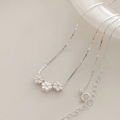 Berryoung / 925 Silver Flower Pendant Silk Chain Silver Necklace