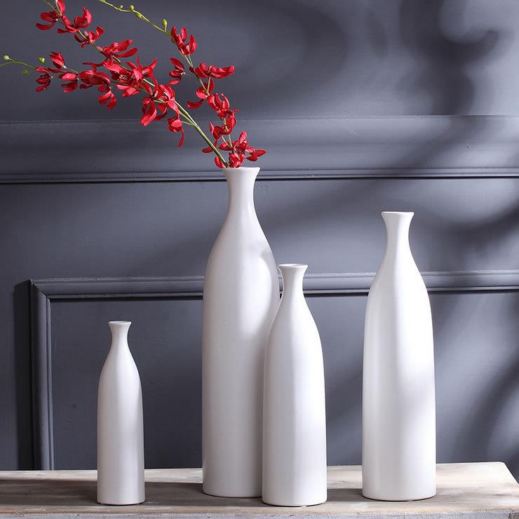 Black & White European Style Ceramic Vase for Minimalist Flower Arrangements