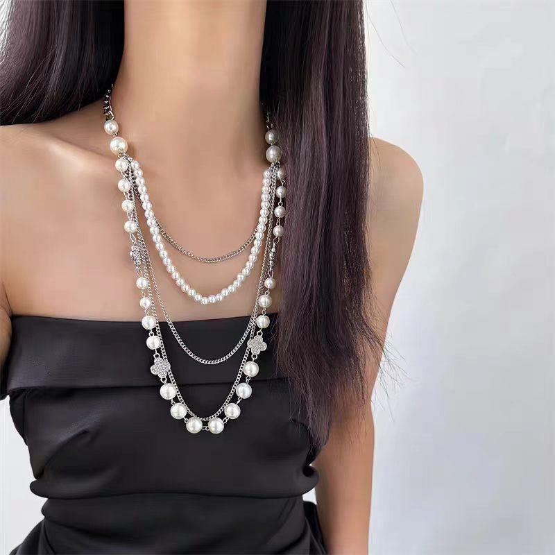 Vintage Multi-layer Four-leaf Clover Necklace for Women, Niche, Versatile, Fashionable Design, Clavicle Chain, Sweater Chain, Trendy