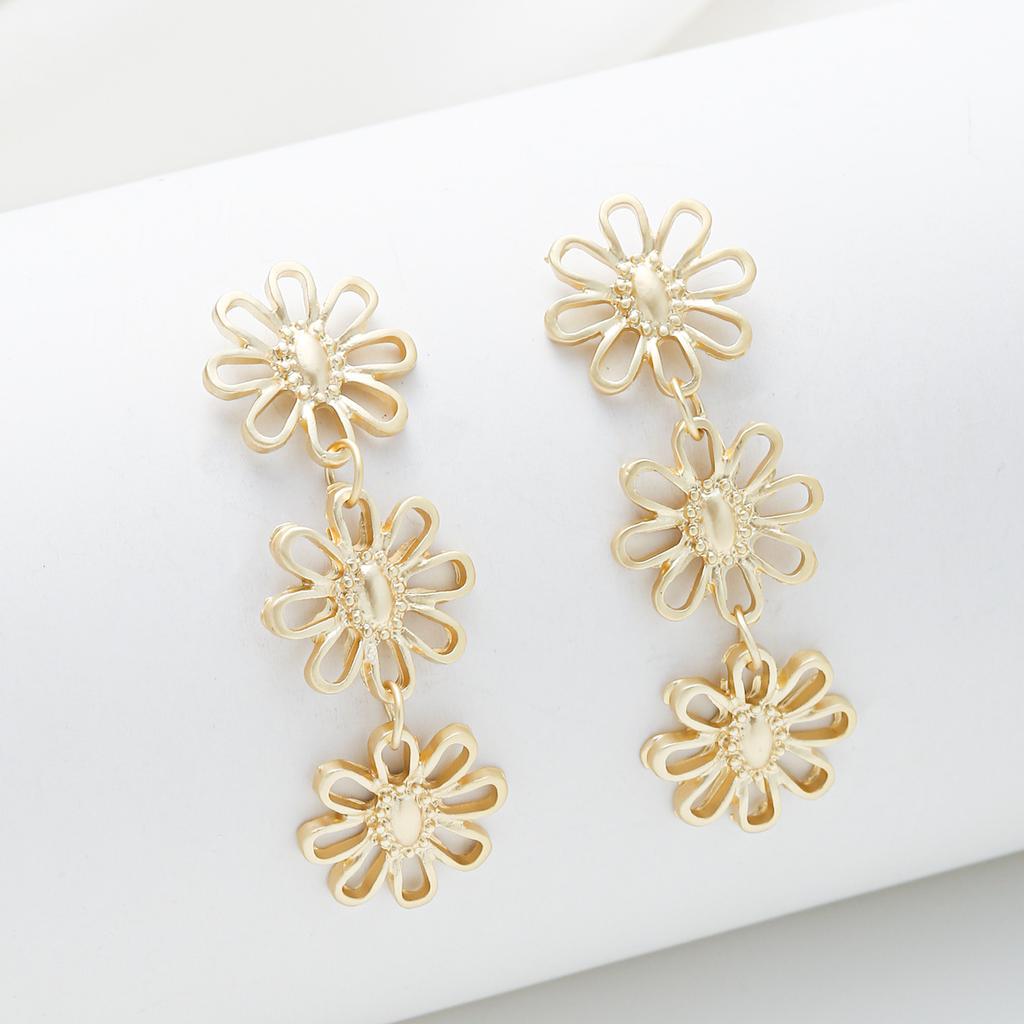 Factory Fashion Retro Style Flower Stud Earrings Light Luxury High Sense Gold Stamen Niche Design Earrings Earrings