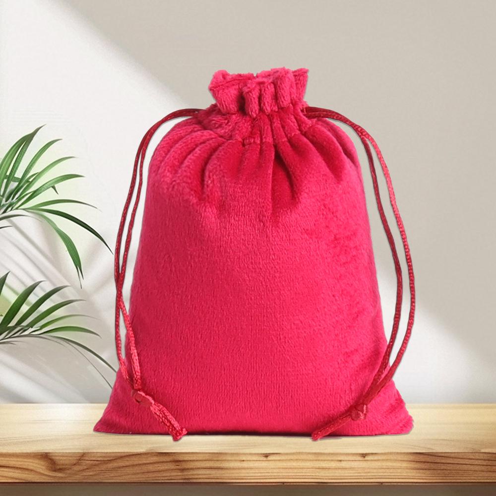 Zakázkový černý sametový úložný sáček na šperky z flanelu se stahovací šňůrkou