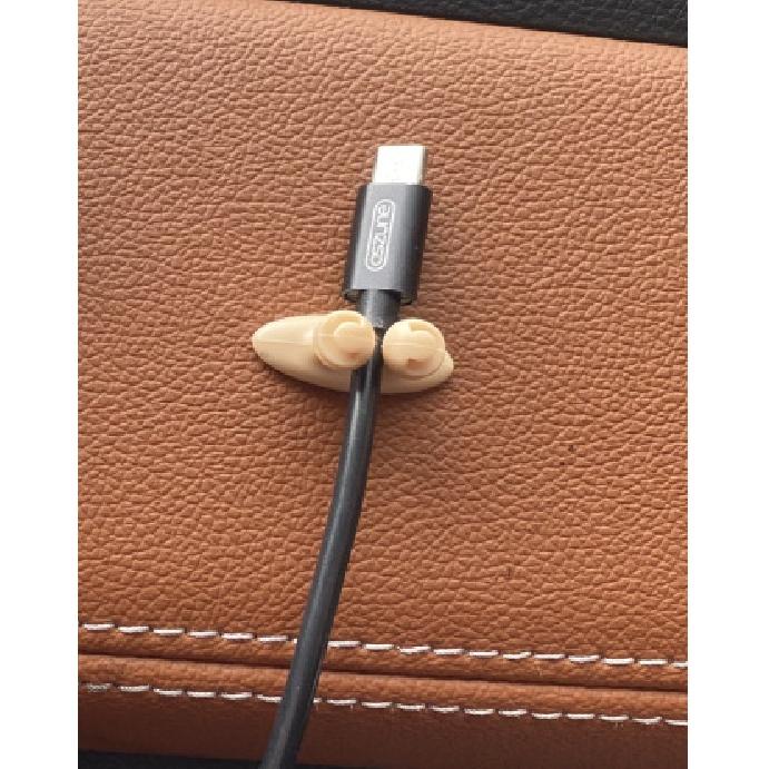 Palubní deska nového auta Mobilní telefon Správce kabelů Nabíječka Organizér kabelové linky Spona Svorka Auto Interiér Příslušenství Auto