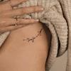 Autocolant Tatuaj Mic, Proaspăt și Elegant cu Flori de Cireș Autocolant Tatuaj Estetic de Nișă High-End