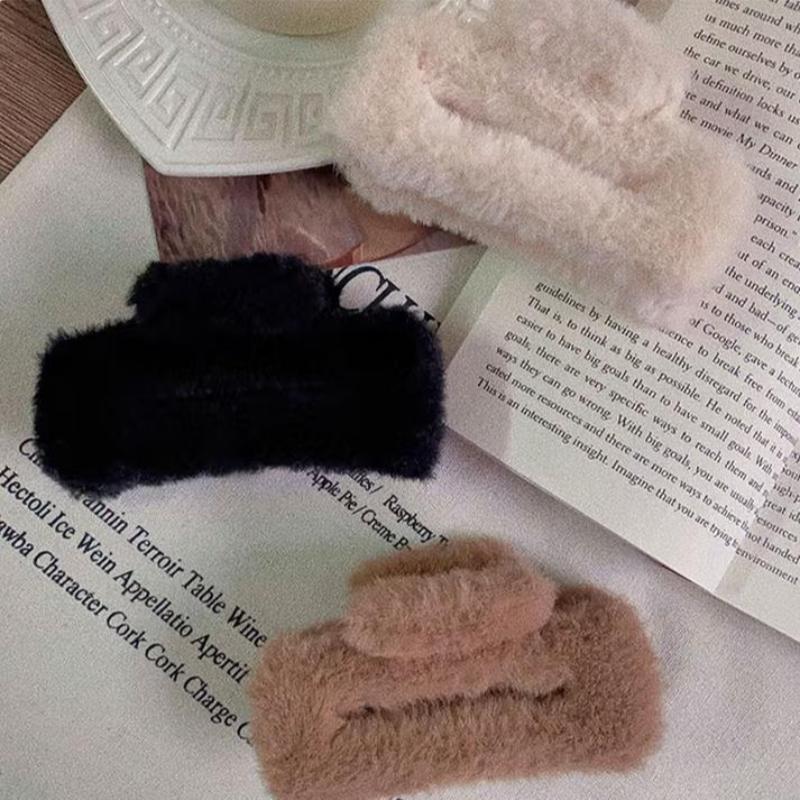 Winter Plush Square Hair Claw for Women Korean Elegant Acrylic Hairpins Faux Fur Hair Clip Pink Barrette Crab Hair Accessories
