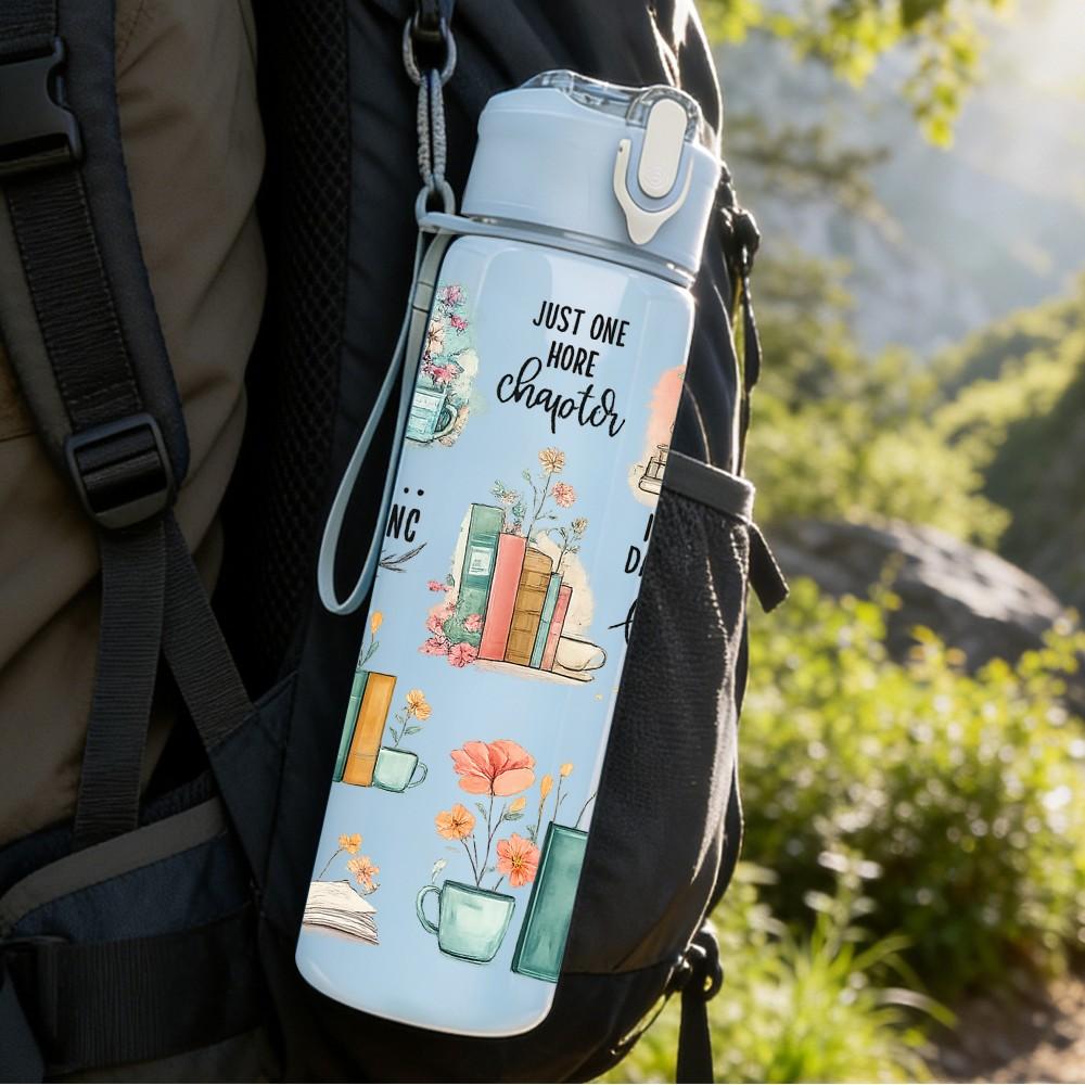 1PC Vintage Newspaper Quote Collage 750ml Color Plastic Sports Water Bottle Leakproof Flip Straw Lid Suitable for Sports Office Home Use