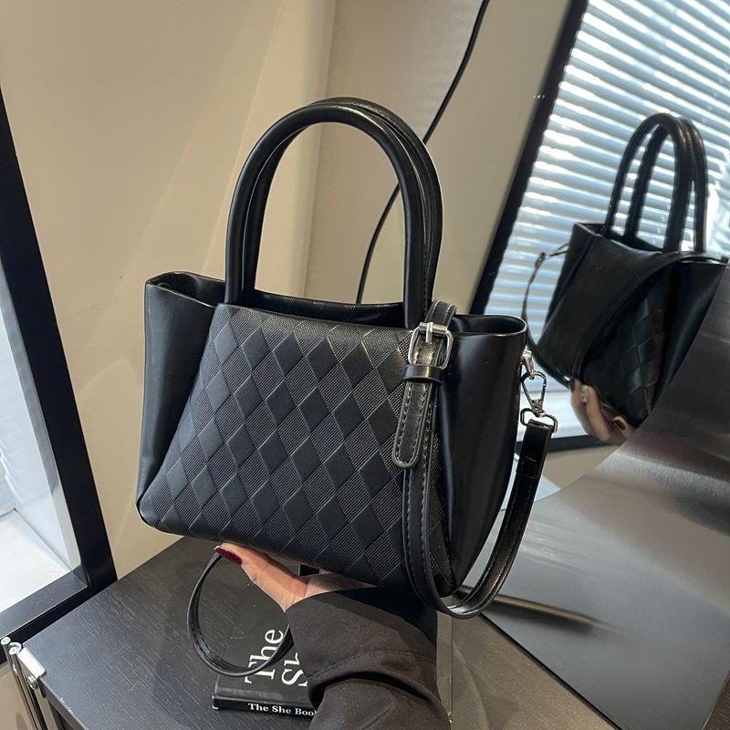 

High fashion versatile portable small bag women s new trendy temperament versatile shoulder crossbody bucket bag чорний