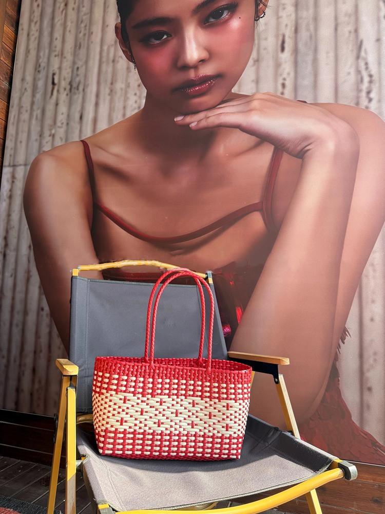 

Plastic Woven Women s Handbag Handmade Bohemia Storage Basket Contrast Tote Bag Designer Summer Beach Bag Female Shoulder Bags