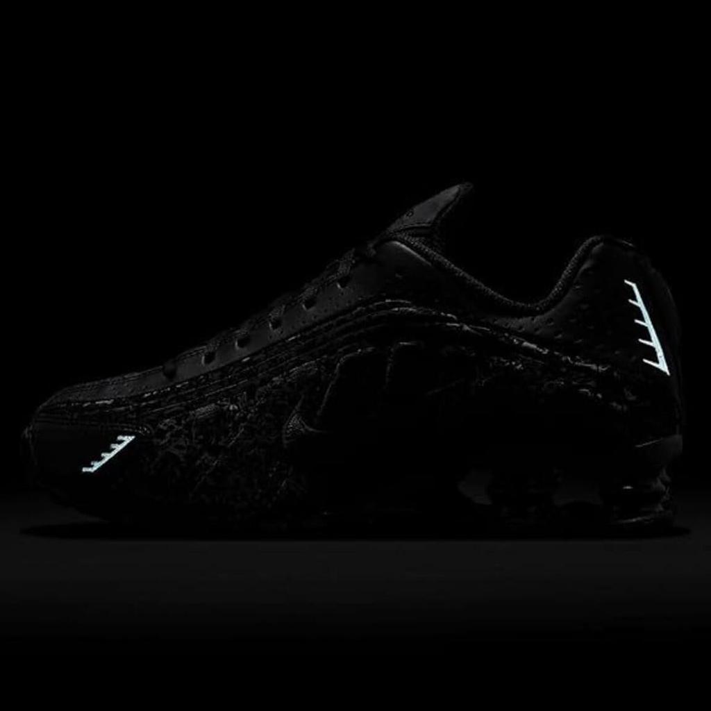 Nike Shox R4 Women's Retro Techno Sneakers Laser-Cut Black/Dark Smoke Gray 22.0cm