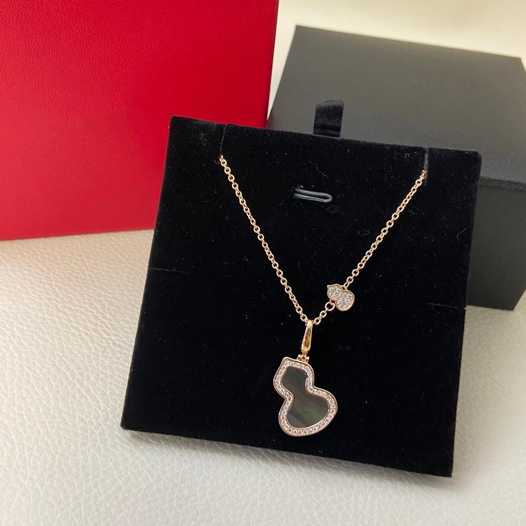 Elegant Double Gourd Necklace for Women: 18K Gold Plated, Diamond-Accented, with Red Agate and White Mother-of-Pearl Clavicle Chain.