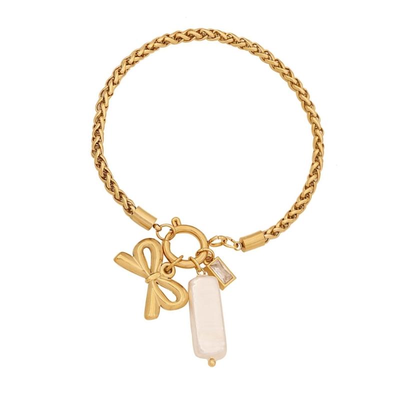 Heart Pendant Bracelet Trendy Flower Chain Jewelry Stainless Steel Texture Suitable for Casual and Special Occasion