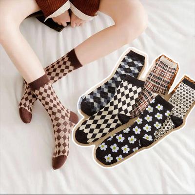 Lange Socken für Damen Herbst und Winter Mittellange Damensocken Schweißabsorbierend und Atmungsaktiv College-Stil Ins Trendsocken
