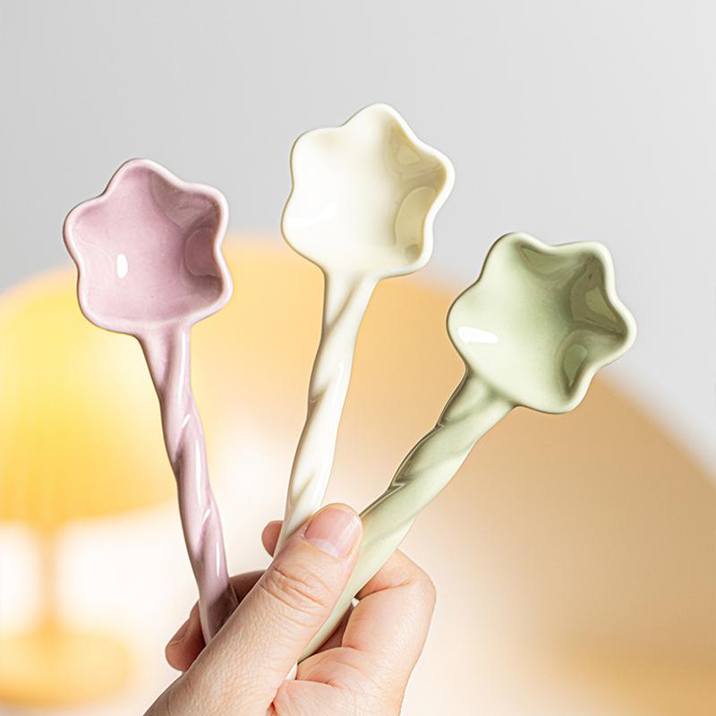 Ceramic Star Scoop Household High Aesthetic Solid New Long Handle Soup Scoop Fashion Cute Underglaze Colour Cream Wind Tableware