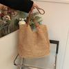 Lässige Baumwollfaden-Flechtbeutel mit großem Fassungsvermögen, neue hohle handgewebte Schultertasche, Urlaubs-Strandtasche, vielseitige Damentasche