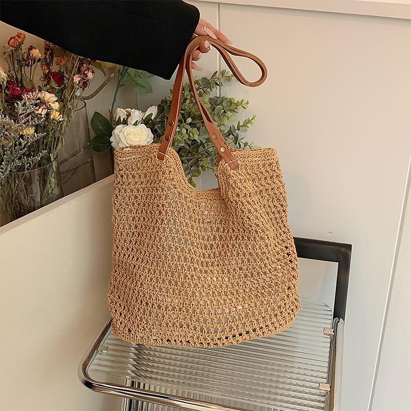 Lässige Baumwollfaden-Flechtbeutel mit großem Fassungsvermögen, neue hohle handgewebte Schultertasche, Urlaubs-Strandtasche, vielseitige Damentasche