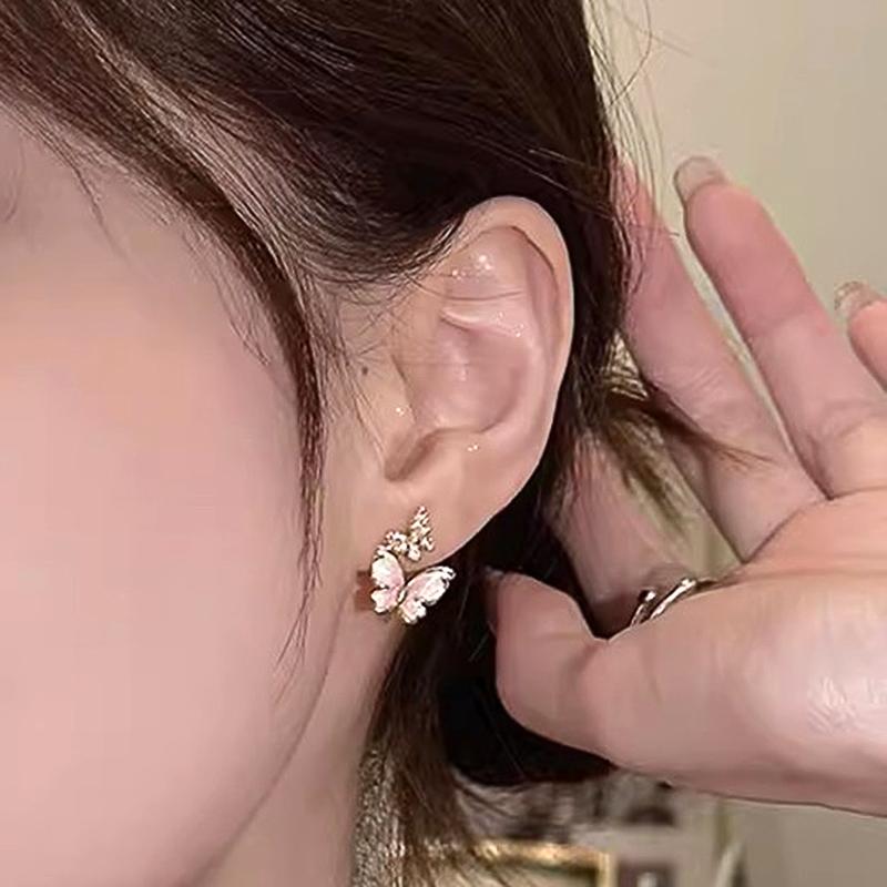 Sweet Pink Butterfly Stud Earrings for Women Newly Designed Romantic Earrings Gold Color Exquisite Fashionable Jewelry