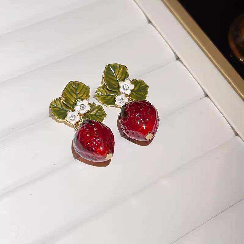 Cute Sweet Zircon Simulation Red Strawberry Earrings Dangle Fruit Strawberry Leaf Stud for Women Wedding Party Jewelry Gifts