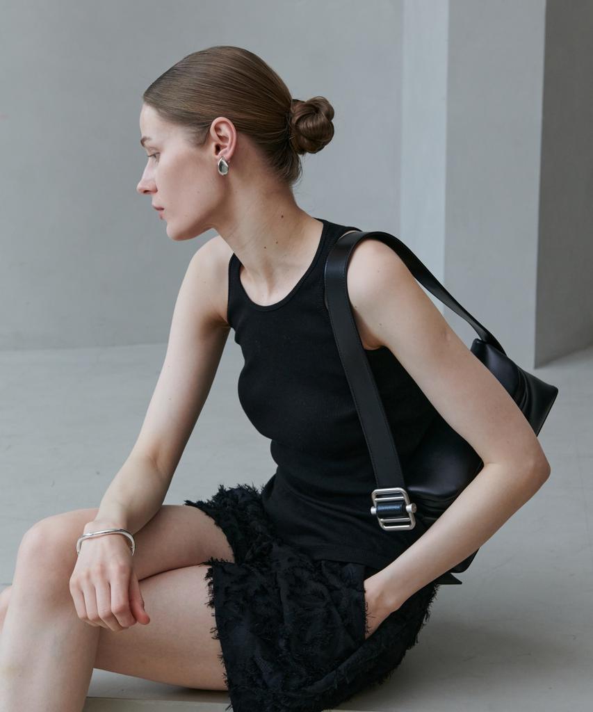 Owaiwai Fringe Elastic Shorts_Black