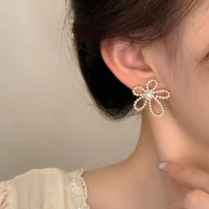 White Imitation Pearl Hollow Big Flower Stud Earrings for Women Jewelry Boucles D'oreilles Pendientes Valentine's Day Girl Gifts Wholesale