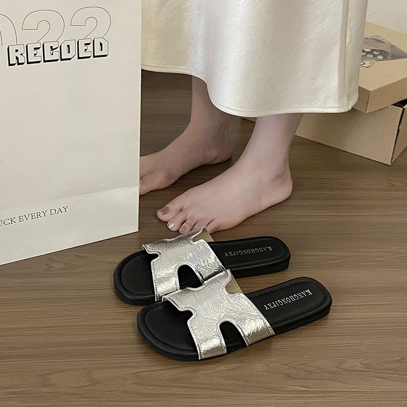 Trendy brand wearing cool slippers women's new silver leather one-word drag summer wearing beach sandals