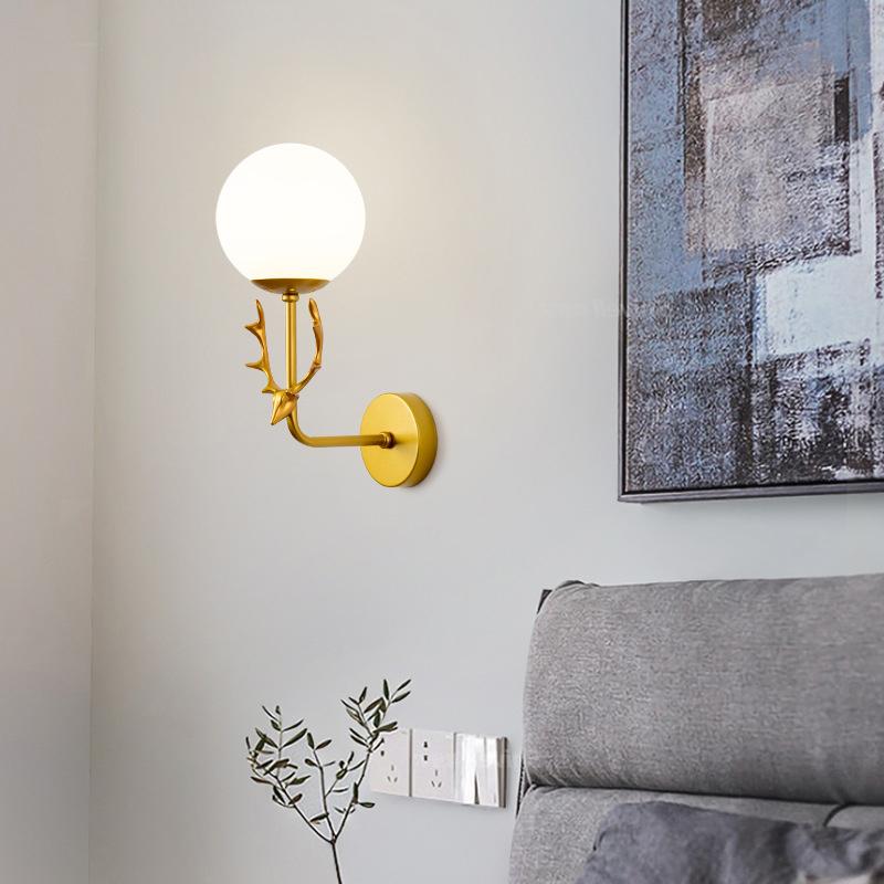 Die Wandlampe im Wohnzimmer ist einfach und modern, und das nordische Geweihschlafzimmer ist kreativ. Die Flur- und Balkontischlampe