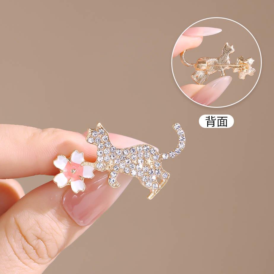 Cute Cherry Blossom Cat Small Brooch Female Design Sense Corsage Neckline Pin Clothing Accessories Fashion Versatile Anti-light