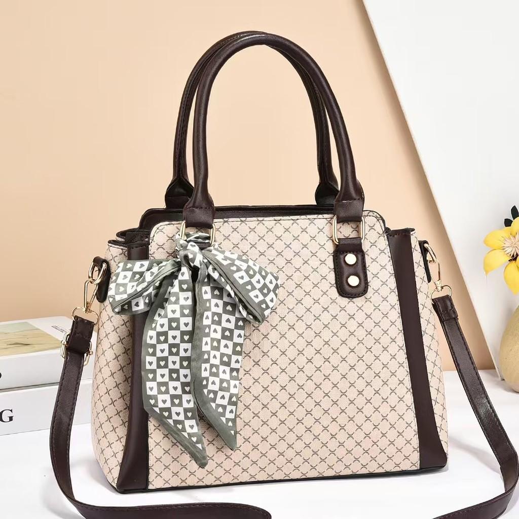 Fashionable Pu Tote Bag For Women With Stylish Plaid Design And Soft Structure
