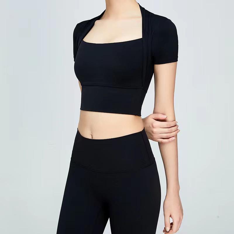 Damen Schnelltrocknendes Fitness-Set: Fake Zweiteiler mit Brustpolstern, Enganliegend, Kurzärmelig, Atmungsaktives Sportoberteil.