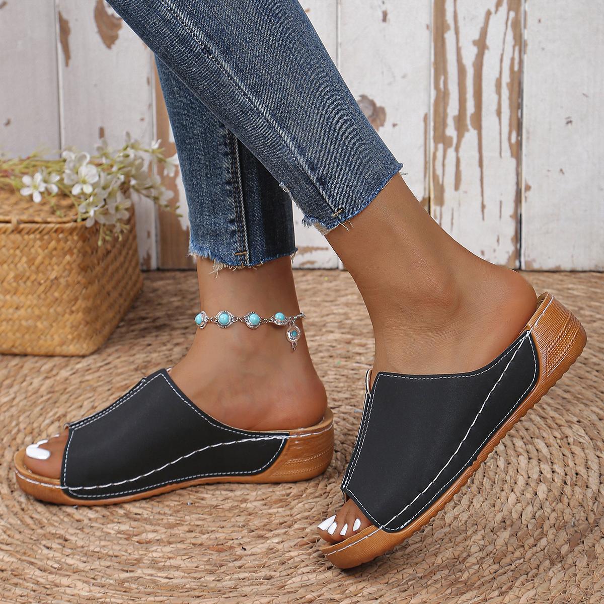 Женские босоножки на танкетке 2024 года — фото 9