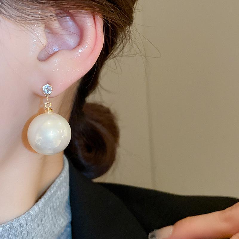 Silver Needle Luxury Zircon Flower & Butterfly Pearl Earrings - High-End French Retro Autumn/Winter Style