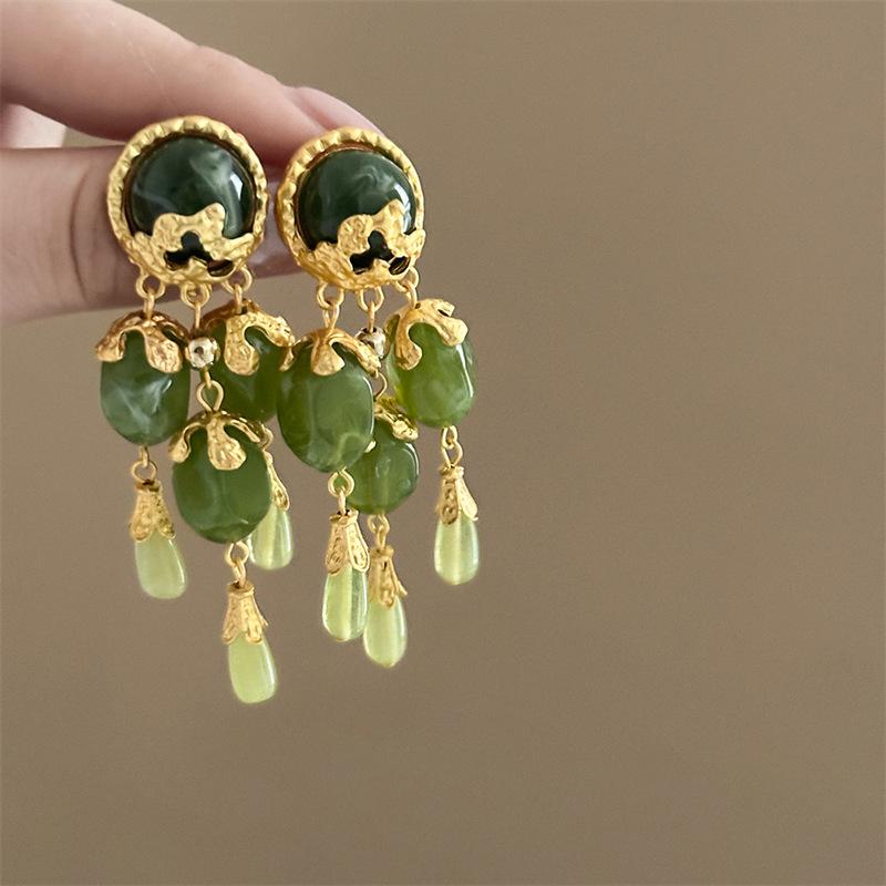 

Круглая подвеска оливкового цвета, серьги-гвоздики с бахромой, новые серьги в китайском ретро национальном стиле, модные серьги с национальным трендовым темпераментом.