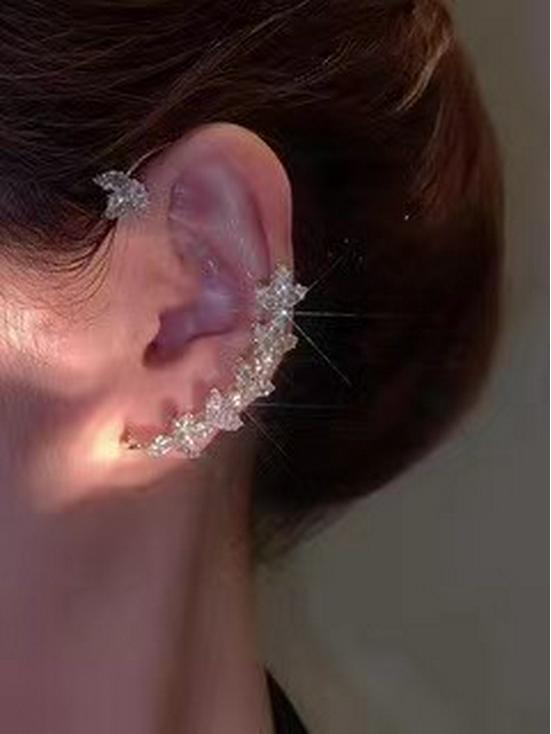 Prémiové náušnice s motýlkovými střapci bez piercingu s květinovým a sněhovým designem