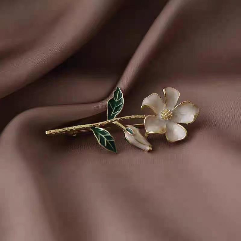 High-End Pearl & Rhinestone Butterfly Brooch for Women's Fashion Suits and Scarves