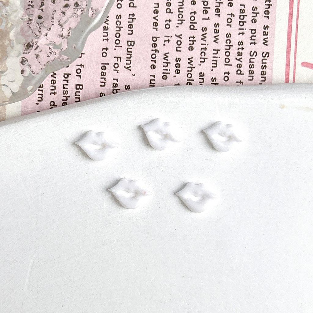 Heißer Verkauf Bunte Lippen Dreidimensionale Nagelkunst-Verzierungen DIY Kleidungsknöpfe Handgefertigte Puppen-Verzierungen Zubehör