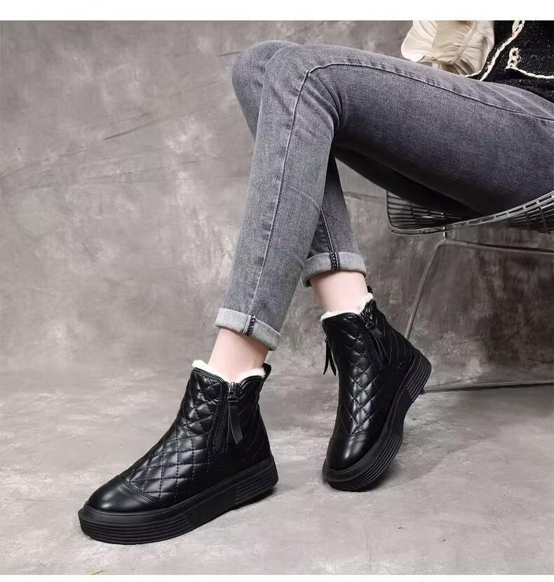 Winter new fashionable versatile snow boots women's waterproof thickened velvet 2025 cold-proof Northeast warm non-slip snow boots