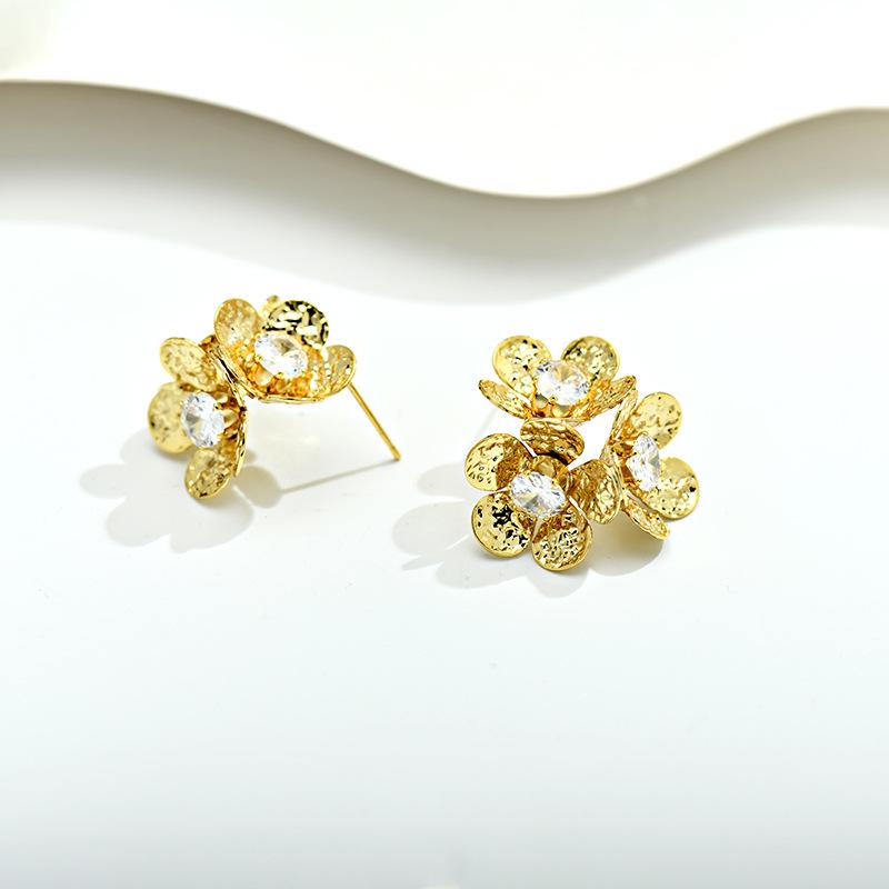 Zirconia Double Flower Stud Earrings: European & American Design, French Light Luxury, Simple & Cool Style.