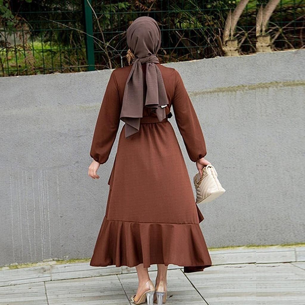 Damen-Doppellagen-Langkleid mit Rüschen und Bindegürtel im Nahen Osten