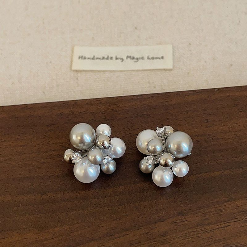 

Niche design sense fireworks pearl pull-up necklace stud earrings women s French retro personality versatile neck chain sweater chain