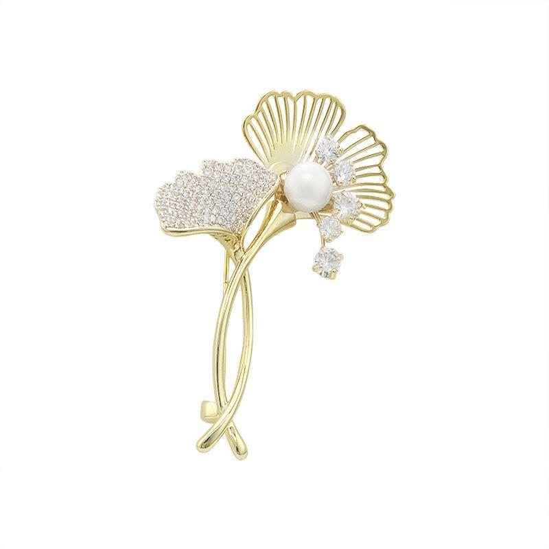 Ginkgo Leaf Imitation Pearl Brooch for Women Korean Fashion Brooch and Corsage Versatile for Suits and Overcoats