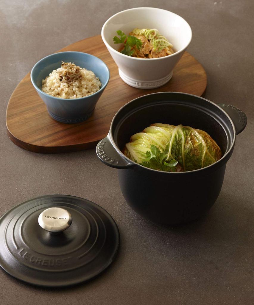 LE CREUSET Cocotte Every 18" Gusseisen Emaille Topf, Mattschwarz, Gas-, Induktions- und Ofenkompatibel [Offizielles japanisches Produkt]