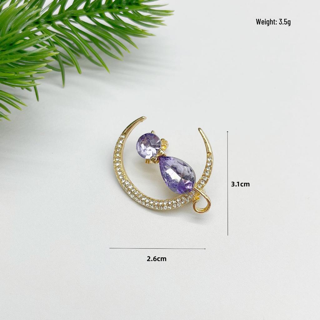 Cat's Eye Zircon Brooch: Small Cat-Shaped Clothing Pin for Anti-Exposure, Korean Dongdaemun Lapel Design.