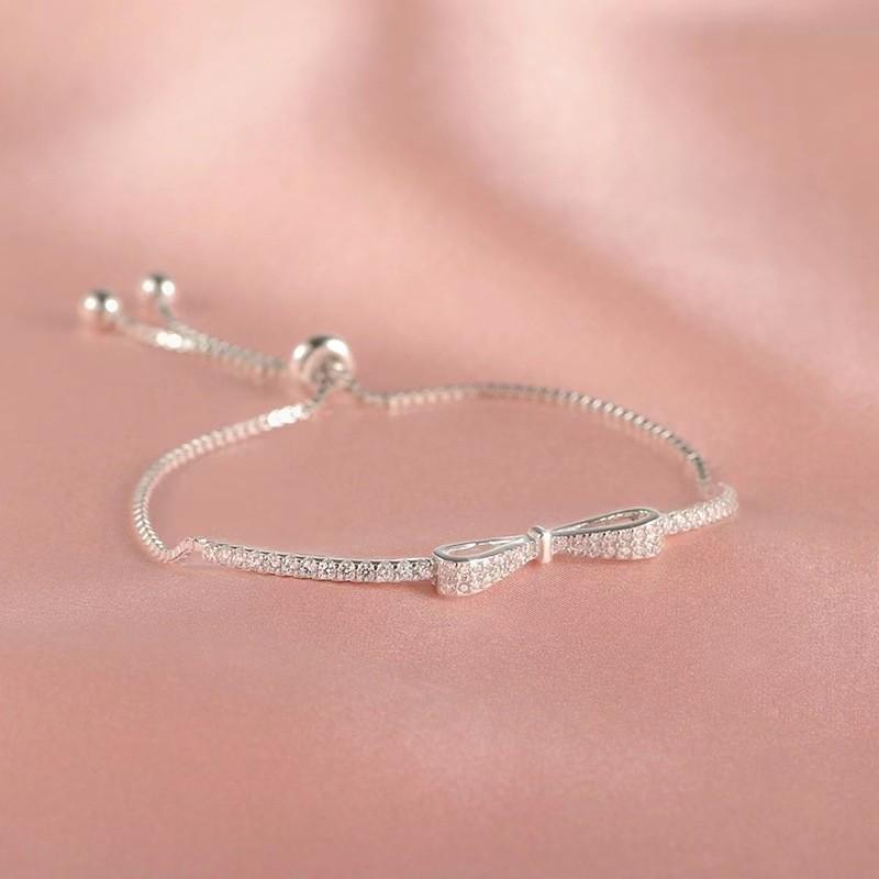 Exquisite Diamond Bow Bracelet: Luxurious Gift for Her