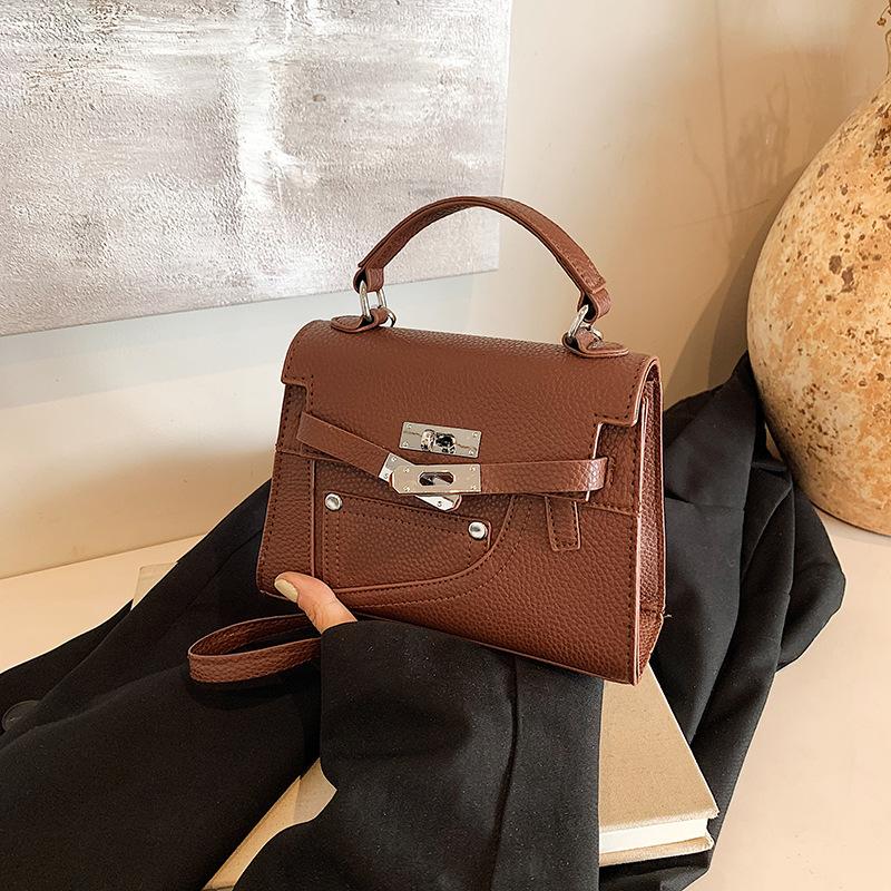 

Нишевый дизайн, текстура, персонализированная портативная маленькая квадратная сумка, женская, 2024, новая повседневная и красивая модная сумка-мессенджер на одно плечо