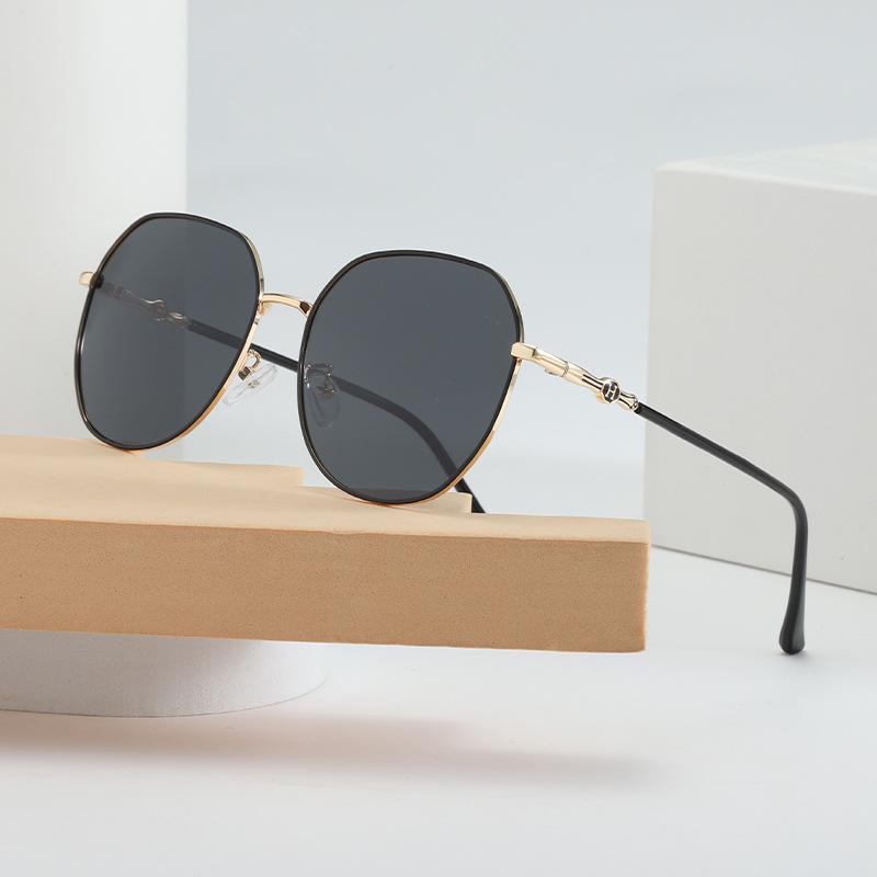 Solglasögon för kvinnor med avancerad känsla, för fyrkantigt och runt ansikte, litet ansikte, solskydd, polariserade solglasögon, UV-skydd och stort ansikte.