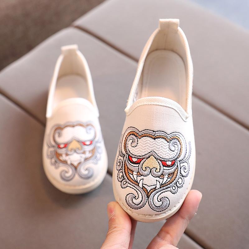 

Children s Hanfu Style Embroidered Cloth Shoes for Boys – Ancient Tang Suit Performance Shoes Size 25/15.5cm бежевий