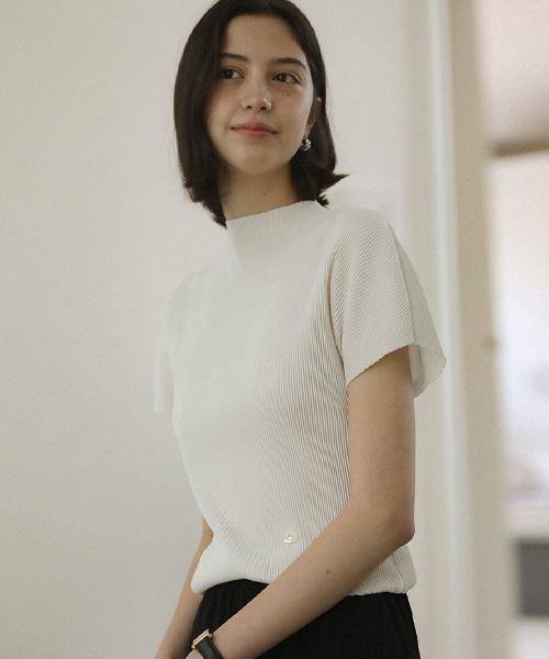 Tilaidai Pleated High Neck Short Sleeve Top_Ivory
