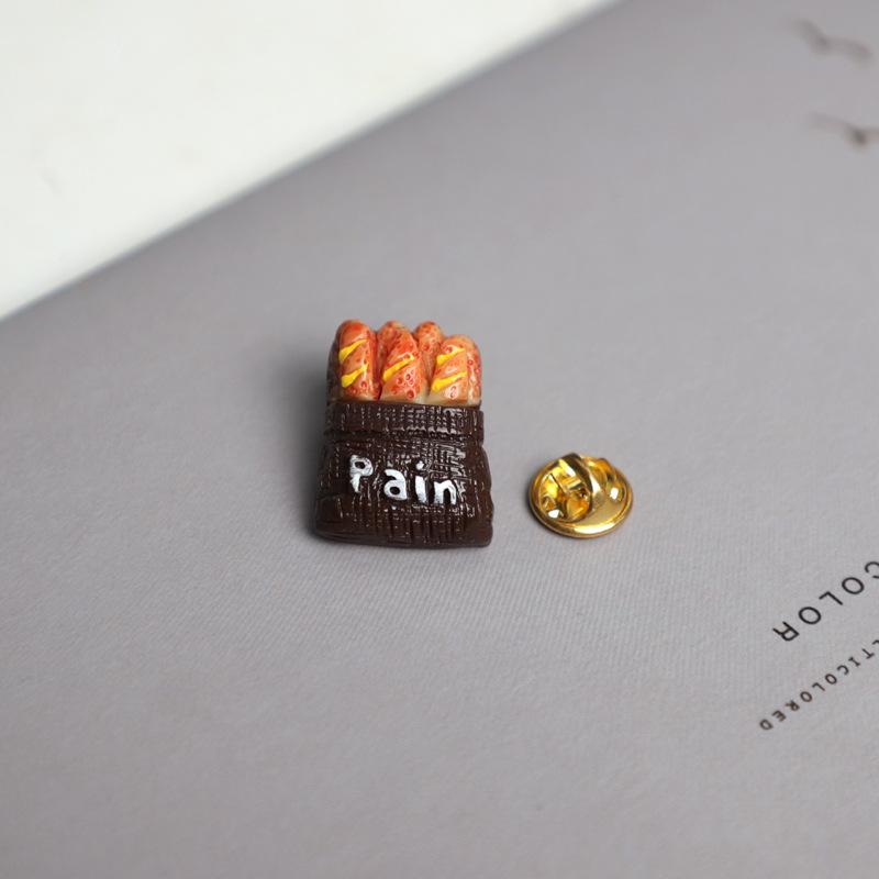 1PC Persönlichkeit Kreative Nette Mini Toast Brot Dessert Harz Brosche Kinder Kleidung Schuhe Tasche Rucksack DIY Decor Zubehör