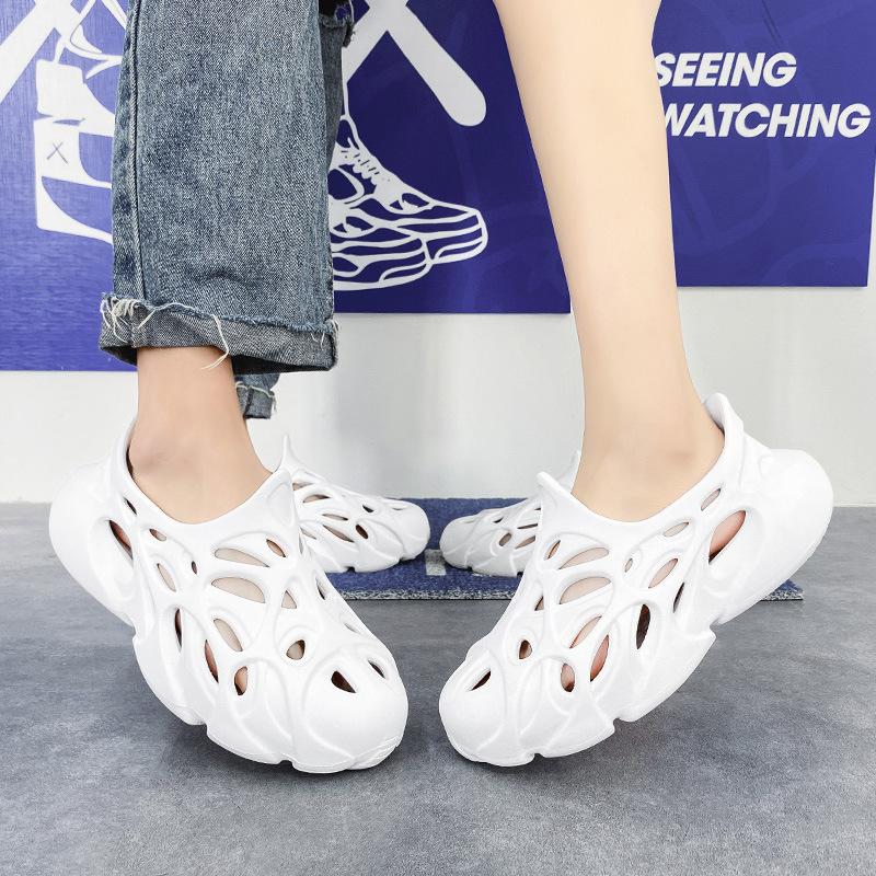 Velké velikosti děrované boty pánské 2025 léto nové párové trendy venkovní prodyšné pánské řidičské tašky s hlavou pantofle