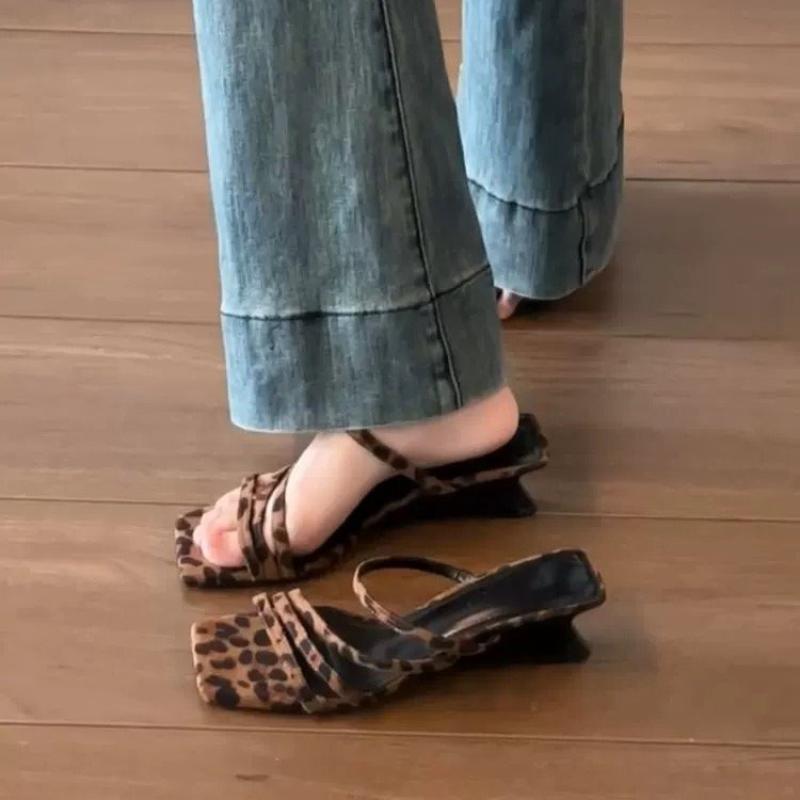 Fashion 2025 Summer New Brand Women Slipper Fashion Narrow Band Ladies Elegant Sandal High Weadge Heel Outdoor Elegant Slides