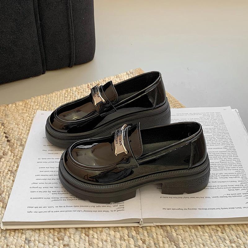 

Женские лоферы на платформе. Женские пенни-лоферы без застежки на толстой подошве. Удобная повседневная деловая рабочая обувь с металлической цепочкой. 40